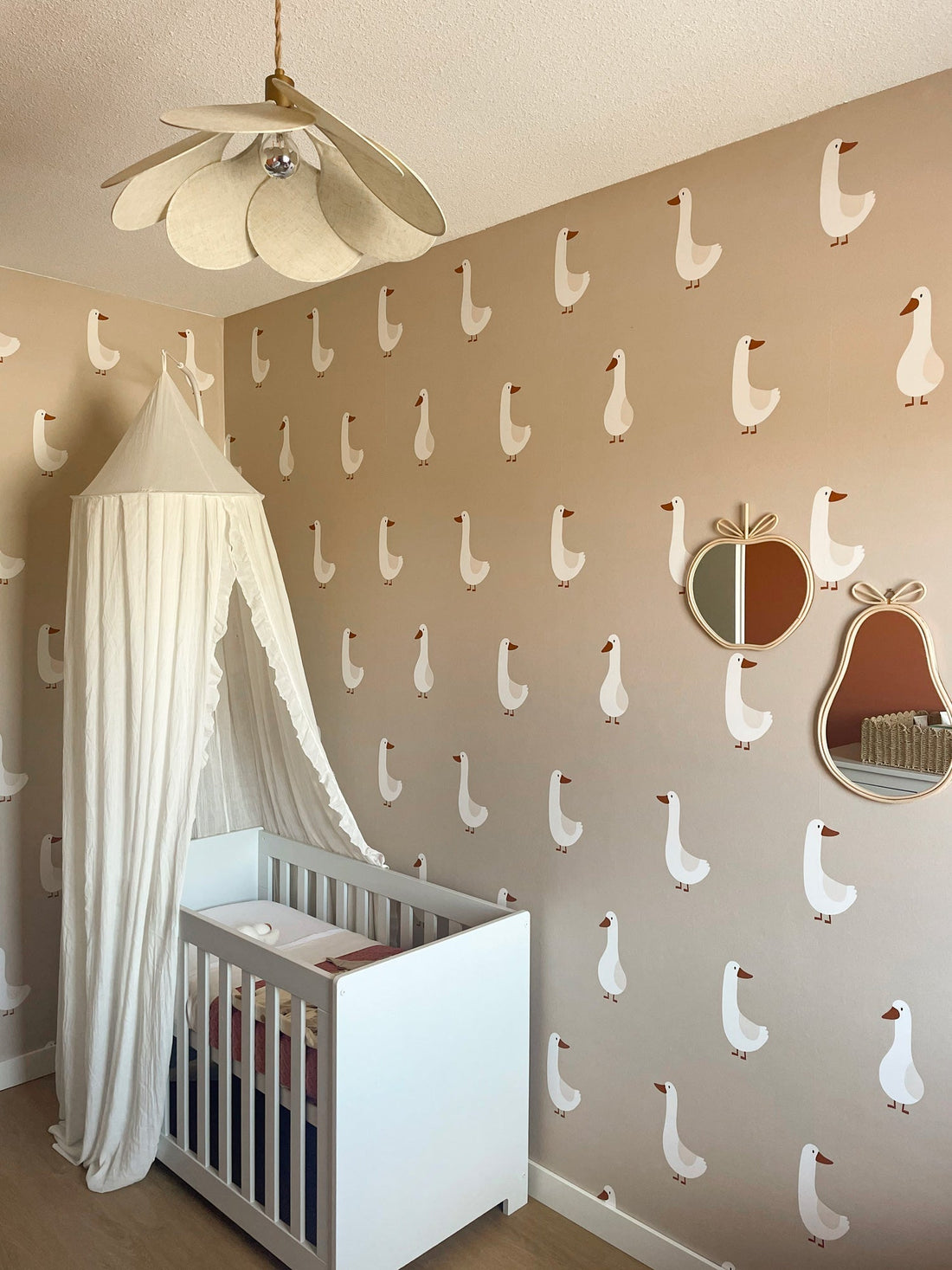 Hoe breng je vliesbehang aan in de kinderkamer? Een eenvoudige gids!