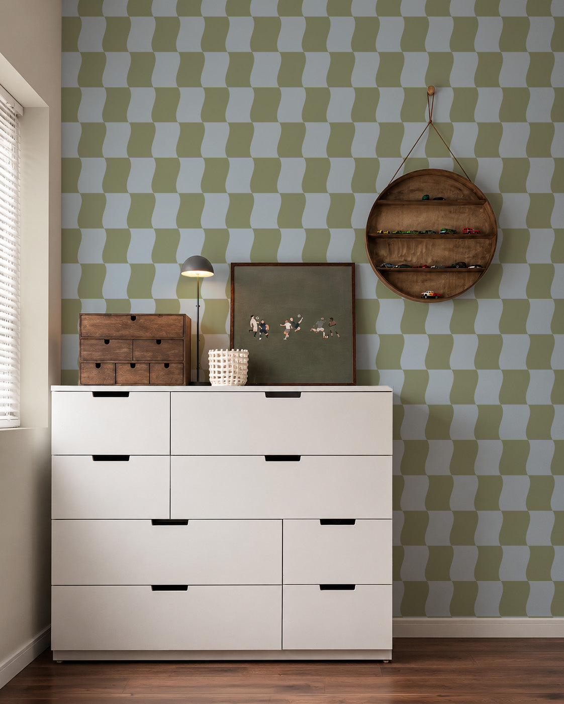 Kinderzimmer mit Tapete „Wavy Blocks“ in Blau und Grün